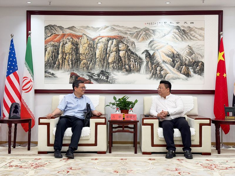 深化產(chǎn)學(xué)研融合｜紅旗區(qū)委常委、組織部部長(zhǎng)萬(wàn)鵬，區(qū)人社局局長(zhǎng)許娟一行赴乾坤環(huán)保調(diào)研人才建設(shè)工作